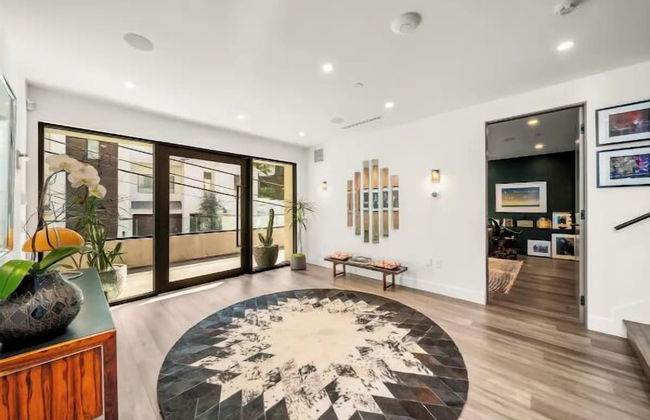 Willow Glen - Hollywood Hills Multi-level Villa With Theater & Pool - Photo 55