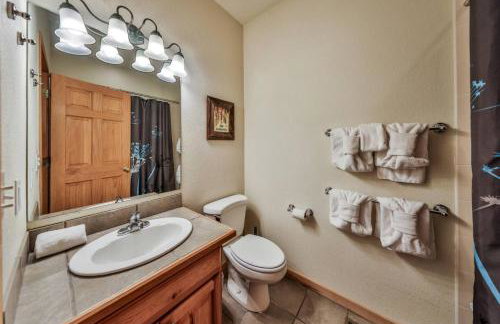 Mountain Bliss 3 BR Retreat With Views and Hot Tub - Foto 23