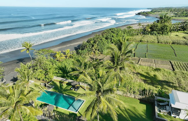 Black Beach Villa - Absolute Beachfront - Photo 21