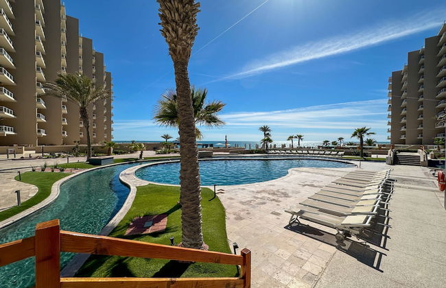 Beach Bliss Retreat 2BR Beachfront Condo - Foto 60