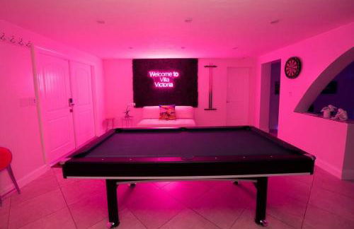 ~Villa Victoria Luxury! (Pool)~1 mile from beach - Foto 53