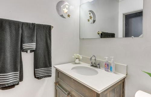 12 Mi to Lake Access Port Arthur Apt with Yard - Photo 20