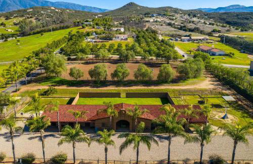 Equestrian Estate with Horse Stables and Pool! - Foto 31