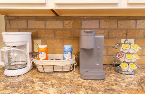 2BR Penthouse Condo - 2 Pools - Close to the Strip - Stairs Required - FREE TICKETS INCLUDED - FHC-24 - Foto 12