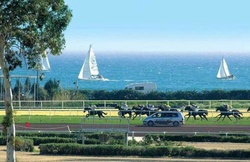 2 pièces lumineux, proche plage, parking, clim, hippodrome - Foto 18