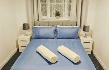 Stylish 3 Bed Home With Garden & Free Parking - Foto 13