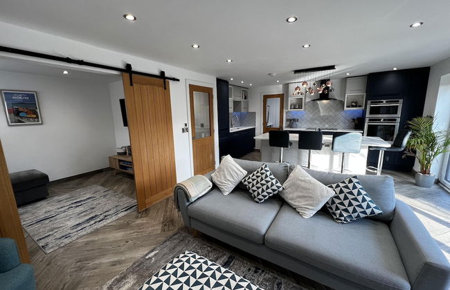 3 Bed House - Sleeps 5 - Pets - Garden - Parking - Photo 11