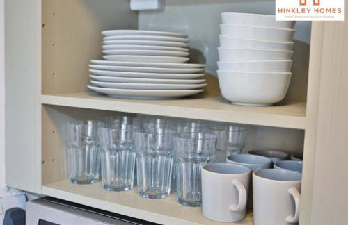 Centrally Tucked Away Private 4bed - Free parking! By Hinkley Homes Short Lets & Serviced Accommodation - Foto 4