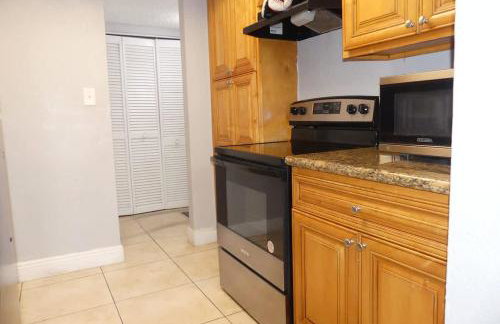 Beautiful 2-Bedroom Condo Near Universal and other Orlando Attractions, King Bed & Wi-Fi - Foto 10