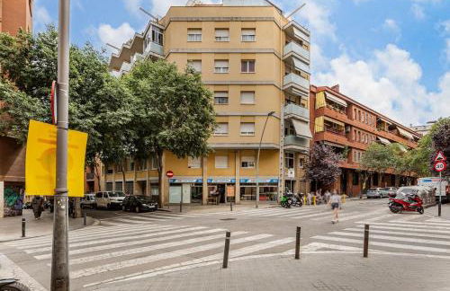 Poble Sec 3BR 2BA Balcony Sleeps 7 - Photo 30