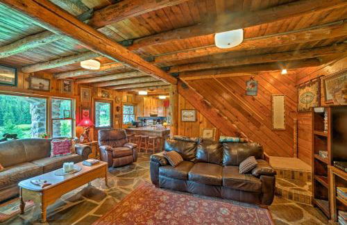 Sasquatch Inn Retreat Near Fishing and Hunting! - Foto 6