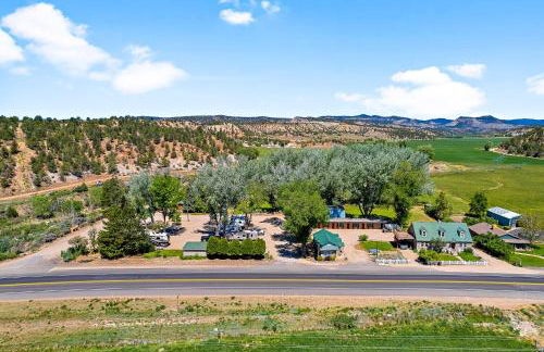 The Park Cabin at Mount Carmel Motel and RV Park - Foto 25