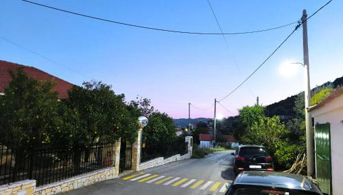 HoneyHouse - Photo 3