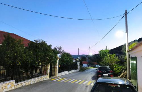 HoneyHouse - Photo 3