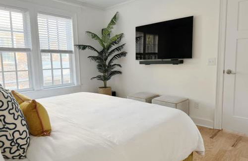 Sunny & Playful Carriage House in Downtown Savannah Stay Here and Walk Everywhere - Foto 3