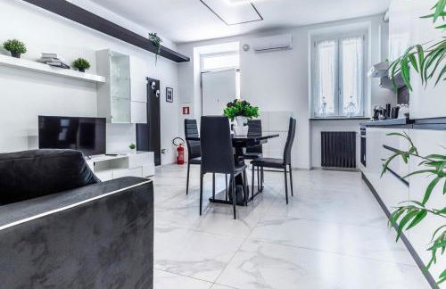 Black & White or Pop Art - Design Apartments with Parking & WiFi - Photo 6