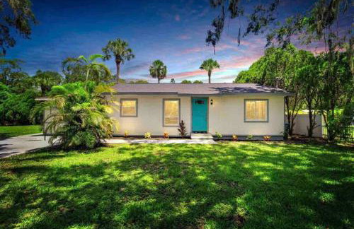 Family Friendly Beach Escape - Modern Retreat near Beaches - Sleeps 6 - Fast WiFi - Foto 9