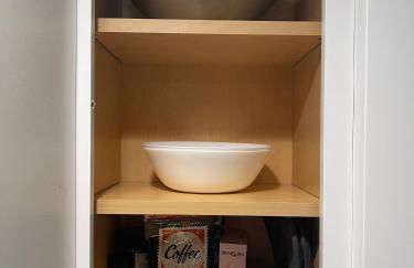 Brand New Guest Suite + Full Kitchen + Parking - Foto 6