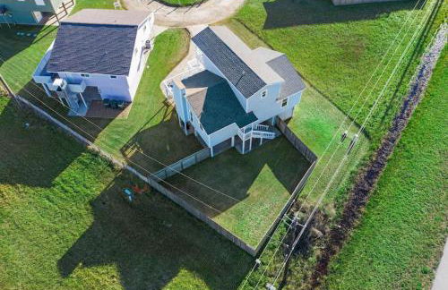 Stunning beach house with ocean views and large deck, just steps from the beach - Foto 31