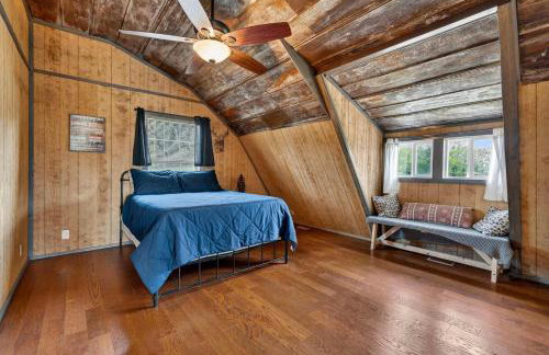 Rustic Barn Retreat w Hot Tub Game Room & FirePit - Photo 51