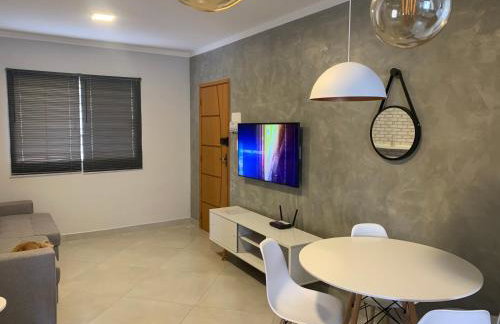 Apto 1o andar novo 2 Dorm - próximo ao centro - Foto 2