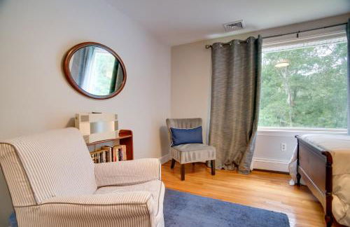 Deck and Grill, Walk to Beaches! Falmouth Retreat - Foto 23