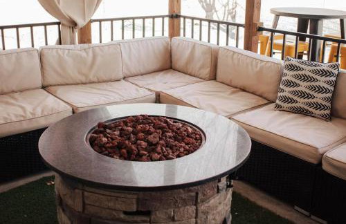 Casa Charleston-3BR-2Bath-Private HOT TUB-Pet Friendly-No Pet Fees! - Photo 52