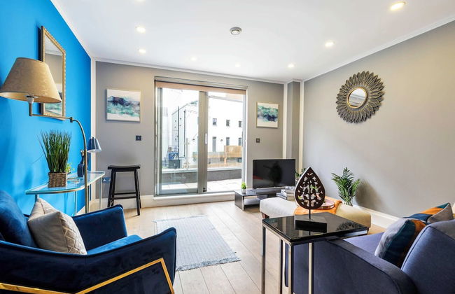 Beautiful Canal Side Notting Hill Abode With Terrace - Photo 11