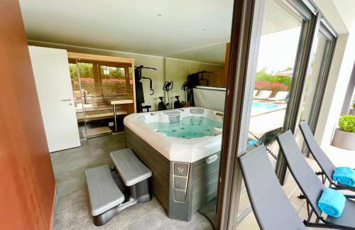 Luxury Villa Hedone with heated pool, welness and playground - Photo 4