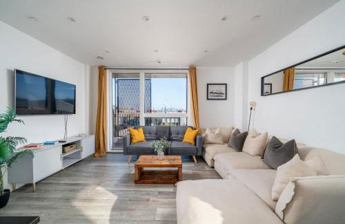 Breathtaking Camberwell Skyline Views - Photo 1