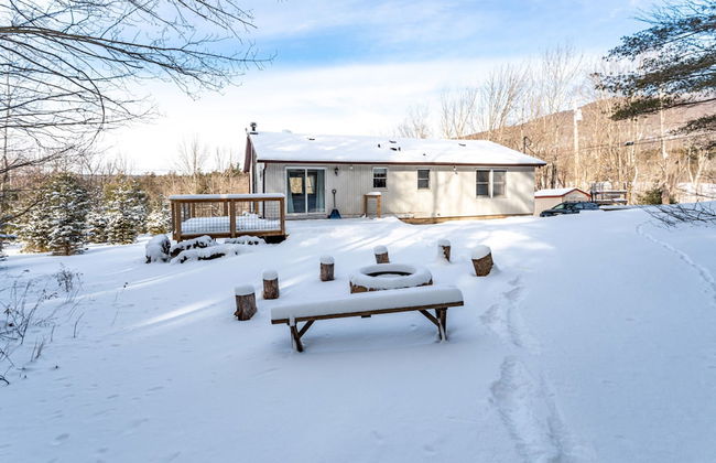 Ski Hike Lodge 5BR w Fire Pit Cozy Spaces - Foto 35