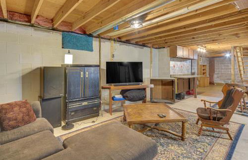 Walk to Crooked Lake Beach and Dtwn! Home with Patio - Foto 12