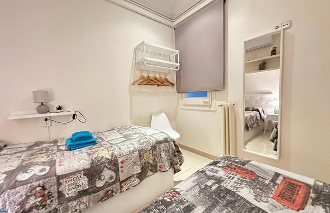 Rooms Gran Via - Photo 22