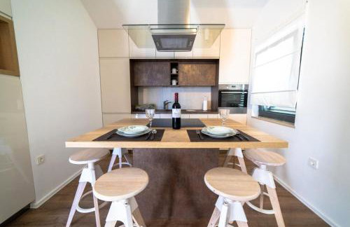 Apartmani D & J with Heated Pool & Stunning Sea View - Photo 15