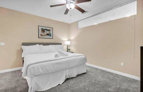 Luxury High-Rise • 18th Floor Condo • Parking 24 - Foto $