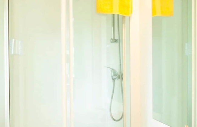 Cozy Chalet With Dishwasher on a Holiday Park - Foto 11