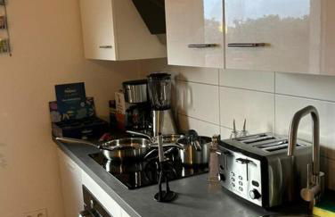 Mid Century 2 Zimmer Voll ausgestattete Kuche 75 Zoll TV Kingsize - Photo 2