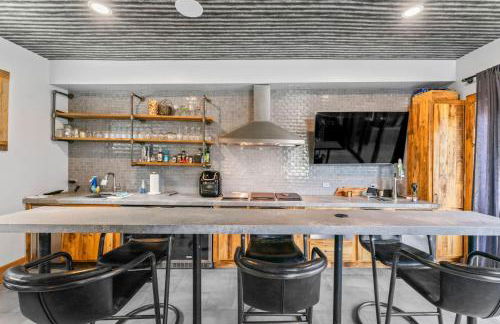 Amazing Rooftop Patio Overlooking street - Foto 22