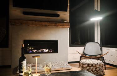 Haven at Cedar Haus Luxury 1BR Escape w Hot Tub EV Charger Gourmet Kitchen Fully Fenced Yard Dogs OK - Foto 65