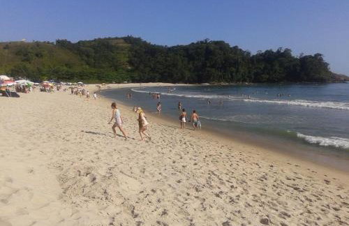 Beach house surrounded by lush nature - Foto 14