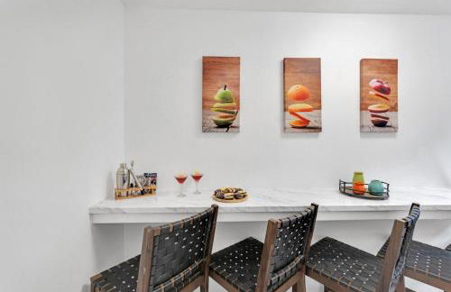 Fire and Fun Luxe Stay w Pool Hot Tub and Game Room - Foto 40