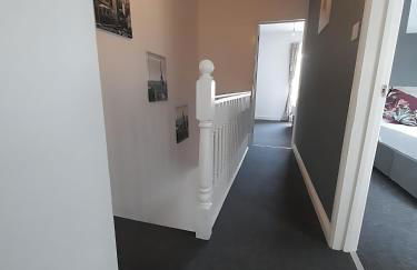 Contemporary and Spacious Home - Foto 8