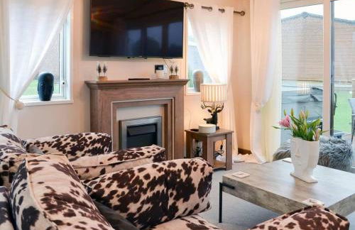 2 Bed Lodge - Sleeps 6 - Dogs - Hot Tub - Parking - Foto 8