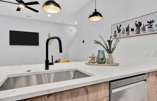 Elegant 3BR Home w/ Rooftop • 5 min to Downtown - Foto 21