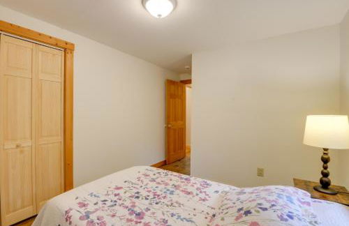 Charming Putney Home Porch, Grill and Hiking Trails - Foto 22