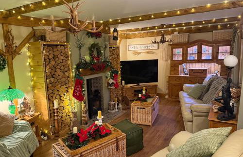 Detached property, beams, hot tub large garden - Photo 2