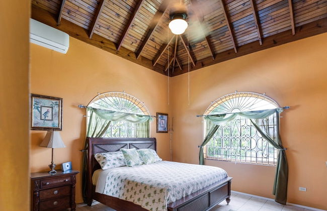 YanceyLargoEstate 2BR Villa w/Mountain Views by RedAwning - Foto 3