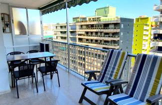 Piso familiar con amplia terraza 300m de la playa - Foto 1