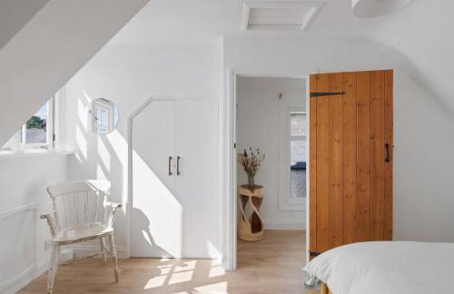 Serene Cottage Nr the Waterfront Topsham - Photo 17