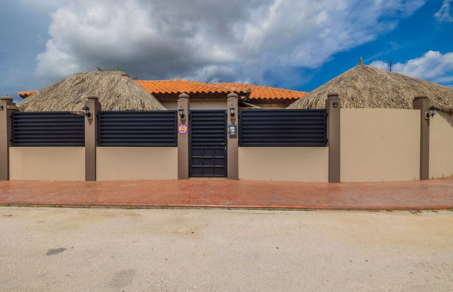 Urban 5BR Private Pool Getaway 10 Min- Bch - Foto 38